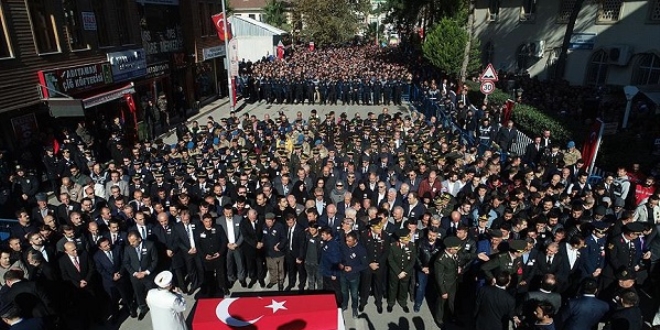 Şehit Uzman Onbaşı Ünal Olgun son yolculuğuna uğurlandı