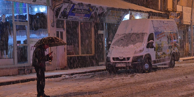 Ağrı'da kar yağışı etkili oldu