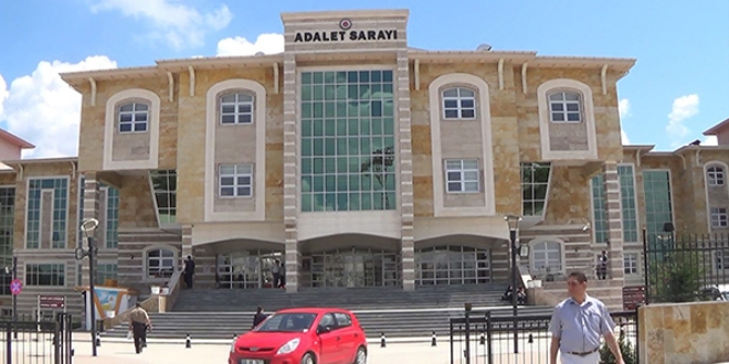 Atatürk ve Cumhurbaşkanı'na hakaretten tutuklandı