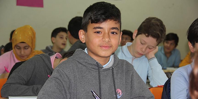 Başarısı ve örnek davranışıyla ailesinin gururu oldu