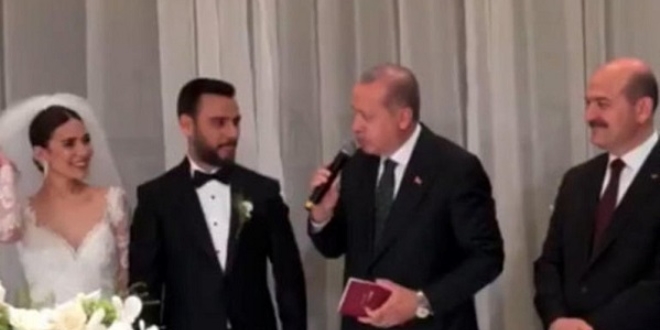 Alişan'a düğünde 1 lira takmışlar
