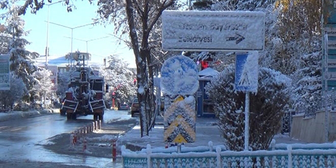 Erzurum dondu: Termometreler -10 dereceyi gsterdi