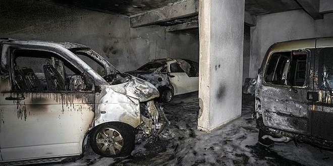 Başkentte üç araç küle döndü