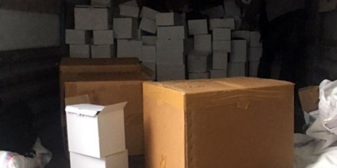 �stanbul'da sahte parf�m operasyonu: 3 g�zalt�