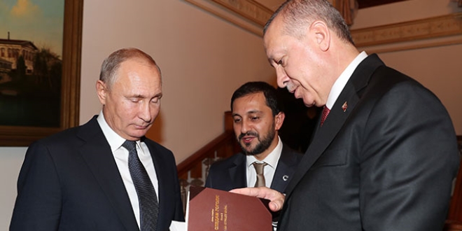 Cumhurbaşkanı Erdoğan Putin'e kitap hediye etti