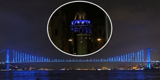 İstanbul'da Köprüler ve Galata Kulesi maviye büründü