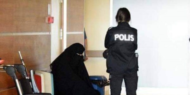 'Atatürk ilah değildir' diyen kadının annesi işten çıkarıldı