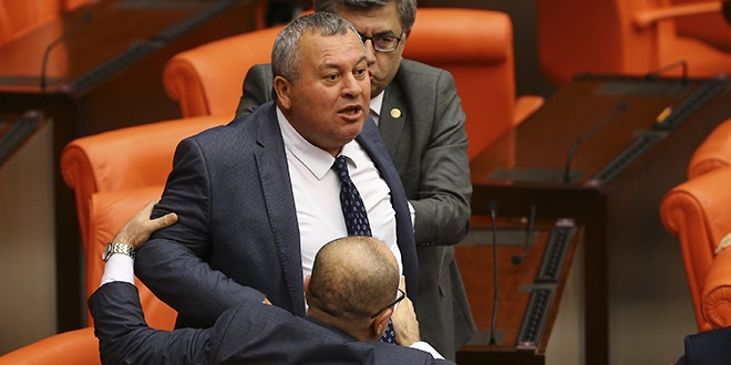 Meclis'te gergin anlar