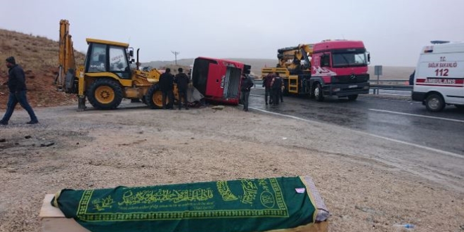 Yolcu midibüsü devrildi: 7 ölü, 15 yaralı