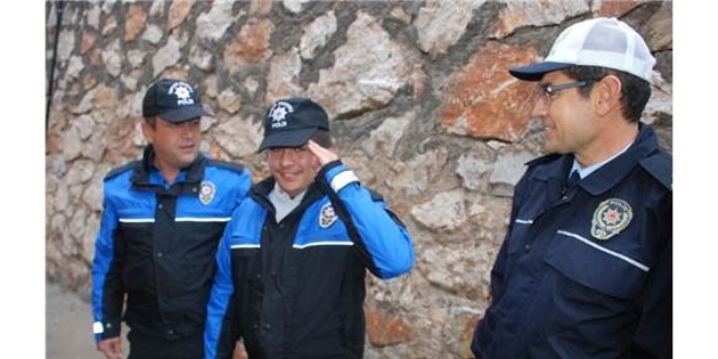 Polis otosuyla okula gitme hayali gerçek oldu