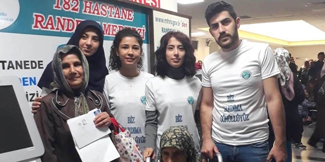 Öğretmen adayları hastanede rehberlik yaptı