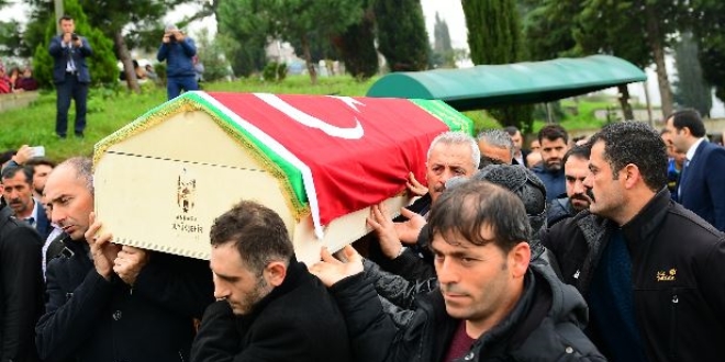 Terhisine 20 gün kala ölen asker toprağa verildi