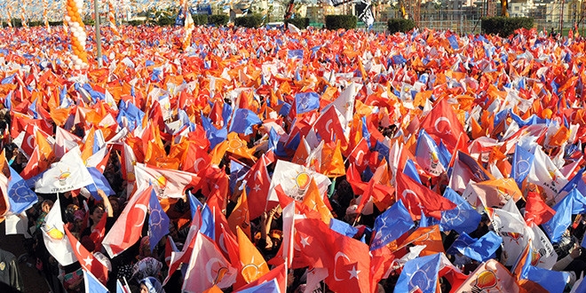 AK Parti'de eski bakanlar sahaya iniyor