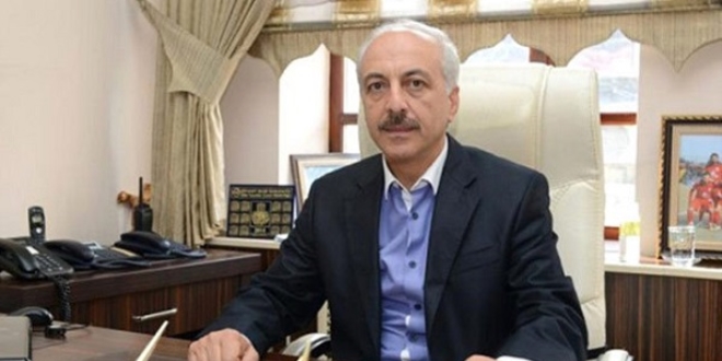 Belediye ba�kan�, yaral� k�pe�in tedavisi i�in makam arac�n� tahsis etti