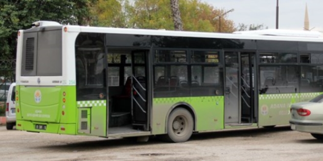 Adana'da 72 yandaki yolcudan kadn otobs ofrne dayak