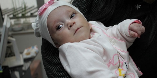Türkiye'de bir ilk: 285 gram doğan Elçin bebek hayata tutundu