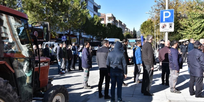 Yıkıma engel olmak için 'İstiklal Marşı' okudular