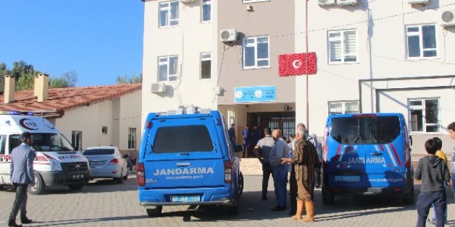 İngilizce öğretmeni, okulda canına kıydı