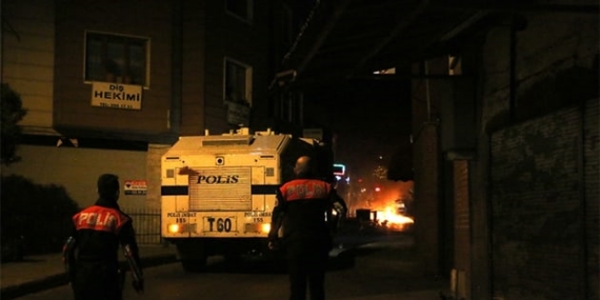 Beyo�lu'nda izinsiz g�steriye polis m�dahalesi