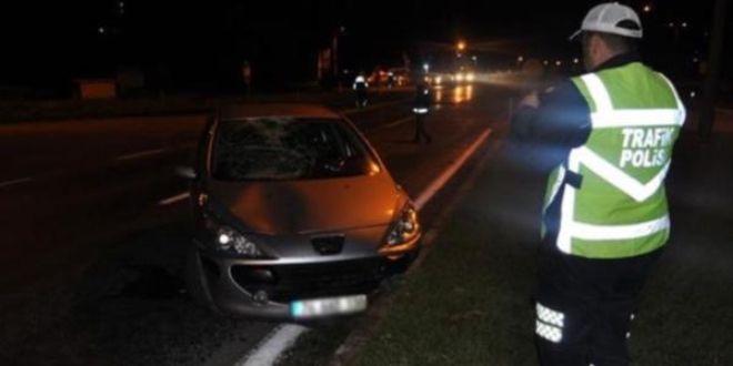 Giresun'da dur ihtarına uymayan araç 3 trafik polisine çarptı