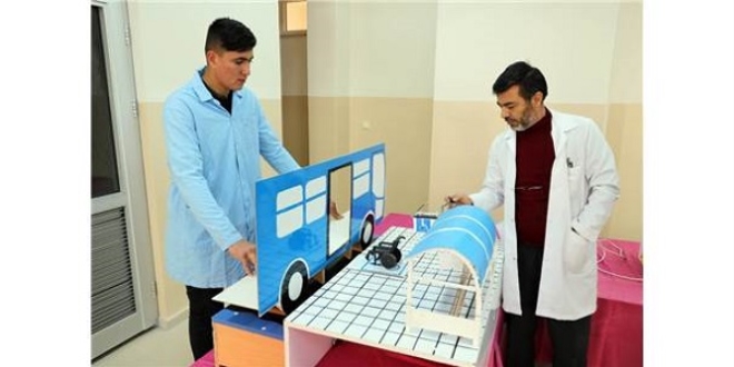 Lise ��rencisinden engelli vatanda�a 'Engelsiz Ula��m' projesi