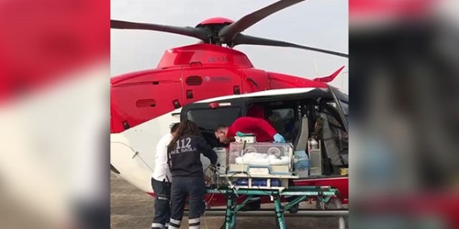 Ambulans helikopter Eymen bebek i�in havaland�