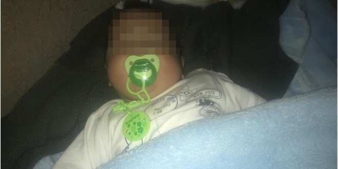 4 ayl�k bebek akaryak�t istasyonuna b�rakt�lar