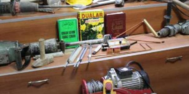 Defineciler cinlerden korunmak için hoca tutmuşlar!