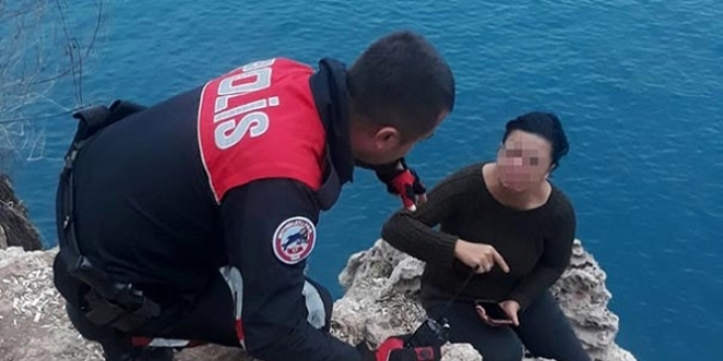 Eşiyle tartıştı, falezlerde intihara kalkıştı