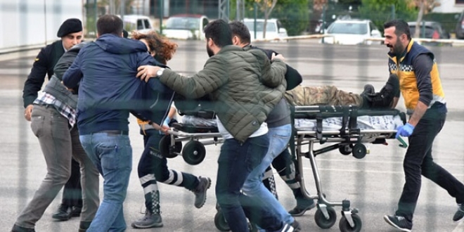 Aranan şüpheli ateş açtı: 2 asker yaralı