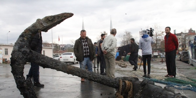 Balıkçının ağına tarihi çapa takıldı