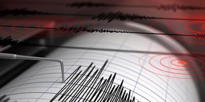 Ege Denizi beşik gibi sallandı: Üst üste 3 deprem