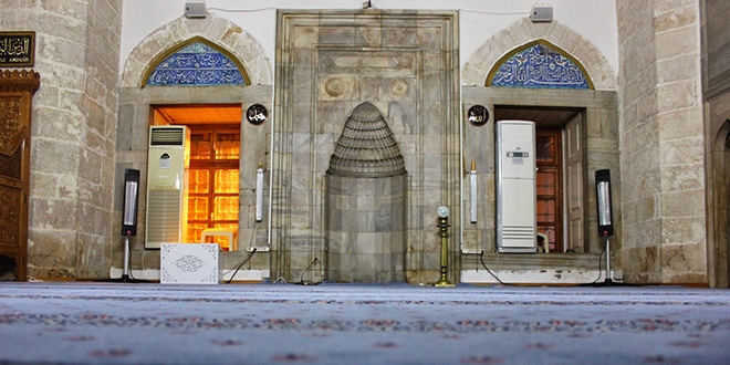 Antalya'da tarihi caminin inilerinin alnd iddias