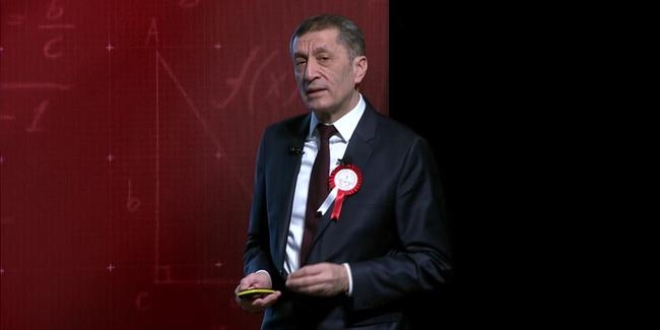 Bakan Seluk: E-okul'u dnyaya satmak istiyorum