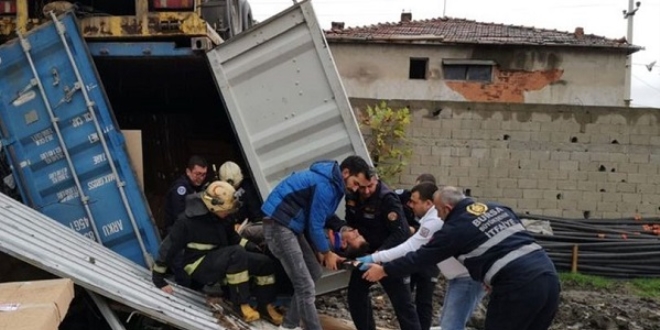 Bursa'da dorse facias�: 2 i��i �ld�, 1 i��i a��r yaral�