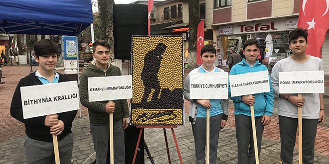 Zeytin taneleriyle Atatürk portresi yaptılar