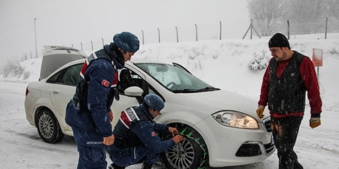 Kütahya'da yollar beyaza büründü