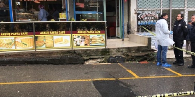 Pendik'te kuyumcuda soygun girişimi: 1 yaralı