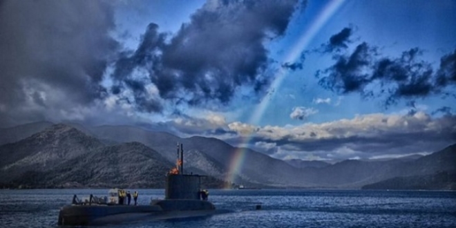 Denizalt�n�n manevras� esnas�nda g�kku�a�� s�rprizi