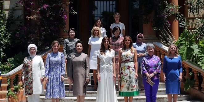 Emine Erdo�an G-20'de lider e�leriyle bir araya geldi