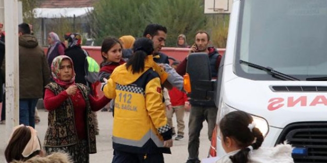 Öğretmen ve öğrencilerin de bulunduğu 64 zehirlendi