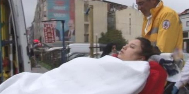 Kar�s�n� sokak ortas�nda b��aklayan uyu�turucu ba��ml�s� koca yakaland�