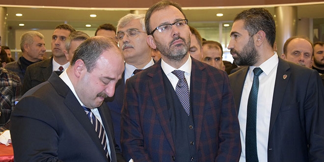 Bakan Varank gözyaşlarına boğuldu