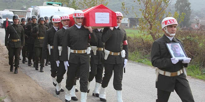 Trafik kazasında ölen asker son yolculuğuna uğurlandı