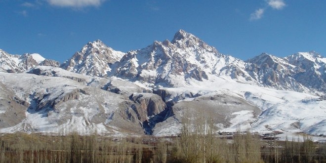 Niğde'de 2 dağcının üzerine çığ düştü