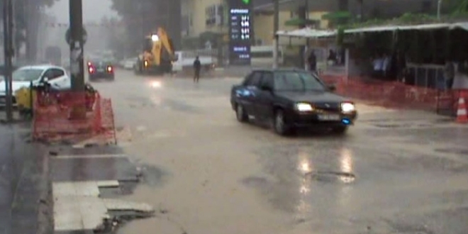 Şanlıurfa'da yağış hayatı olumsuz etkiledi