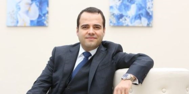Ekonomist �zg�r Demirta�'tan tek c�mlelik kapak!