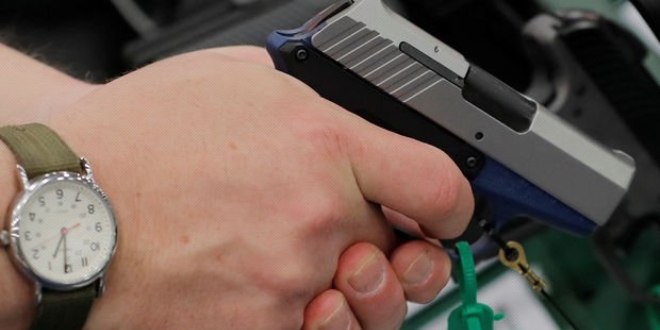 FET� san��� polis m�d�r� o�luna silahla at�� talibi yapt�rm��