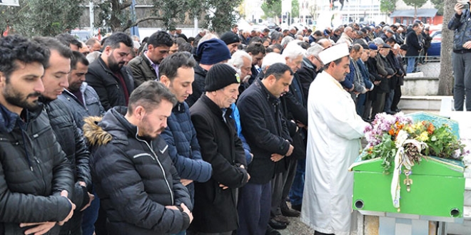 Kazada ölen öğretmen, son yolculuğa uğurlandı