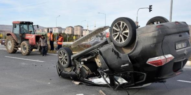 Aile hekimi, takla atan ara�tan yara almadan ��kt�